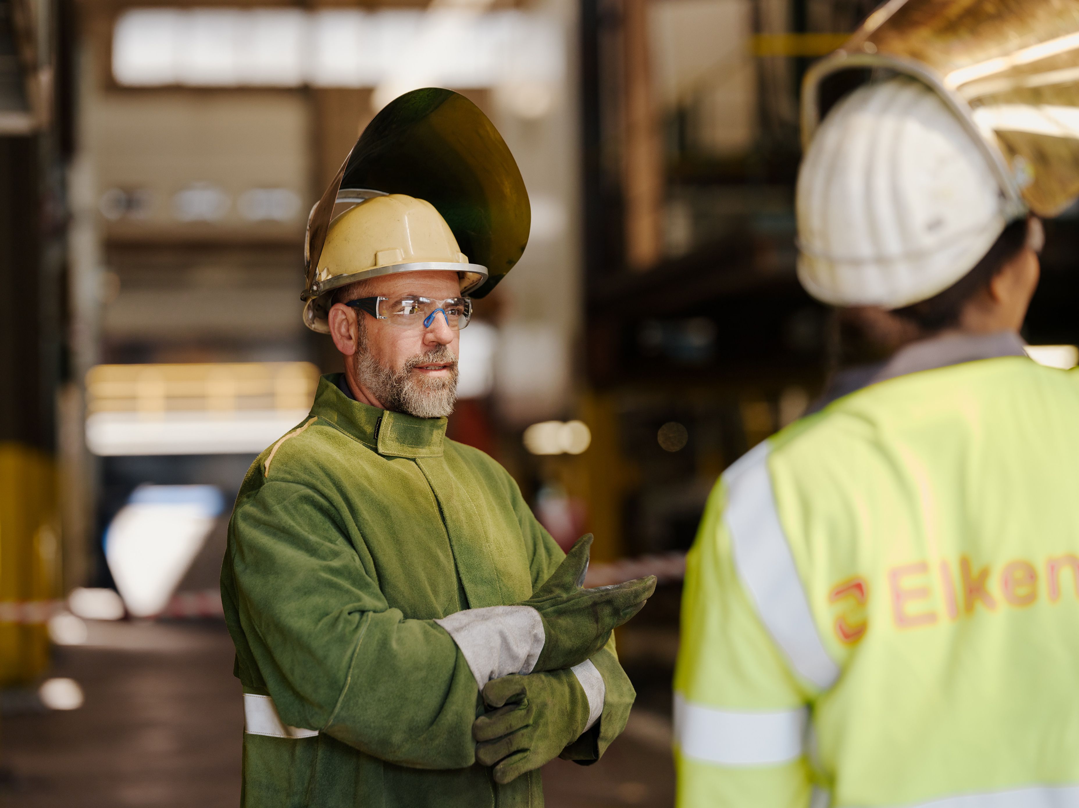 En mann i arbeidsklær